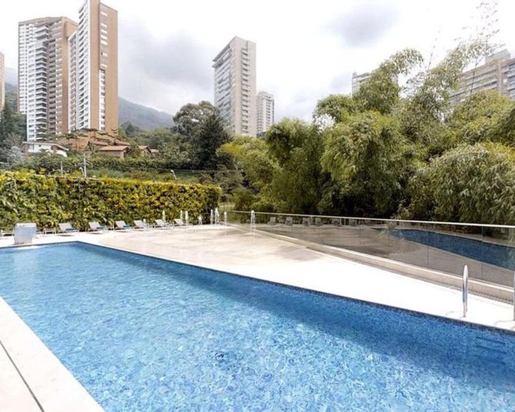 Swimming pool ESTELAR La Torre Hotel Suites Medellin